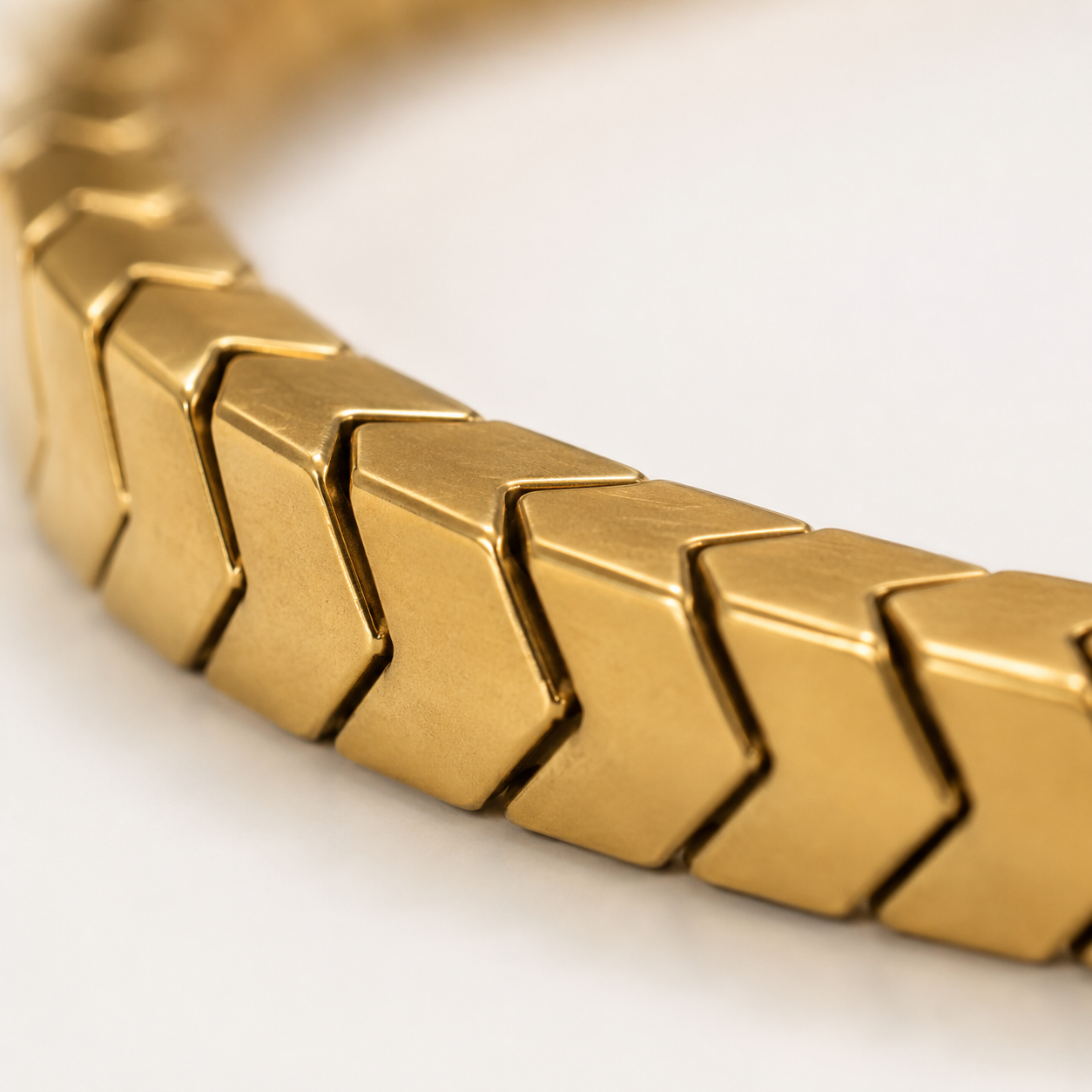 Herringbone Magsnap Bracelet (Gold-Tone)